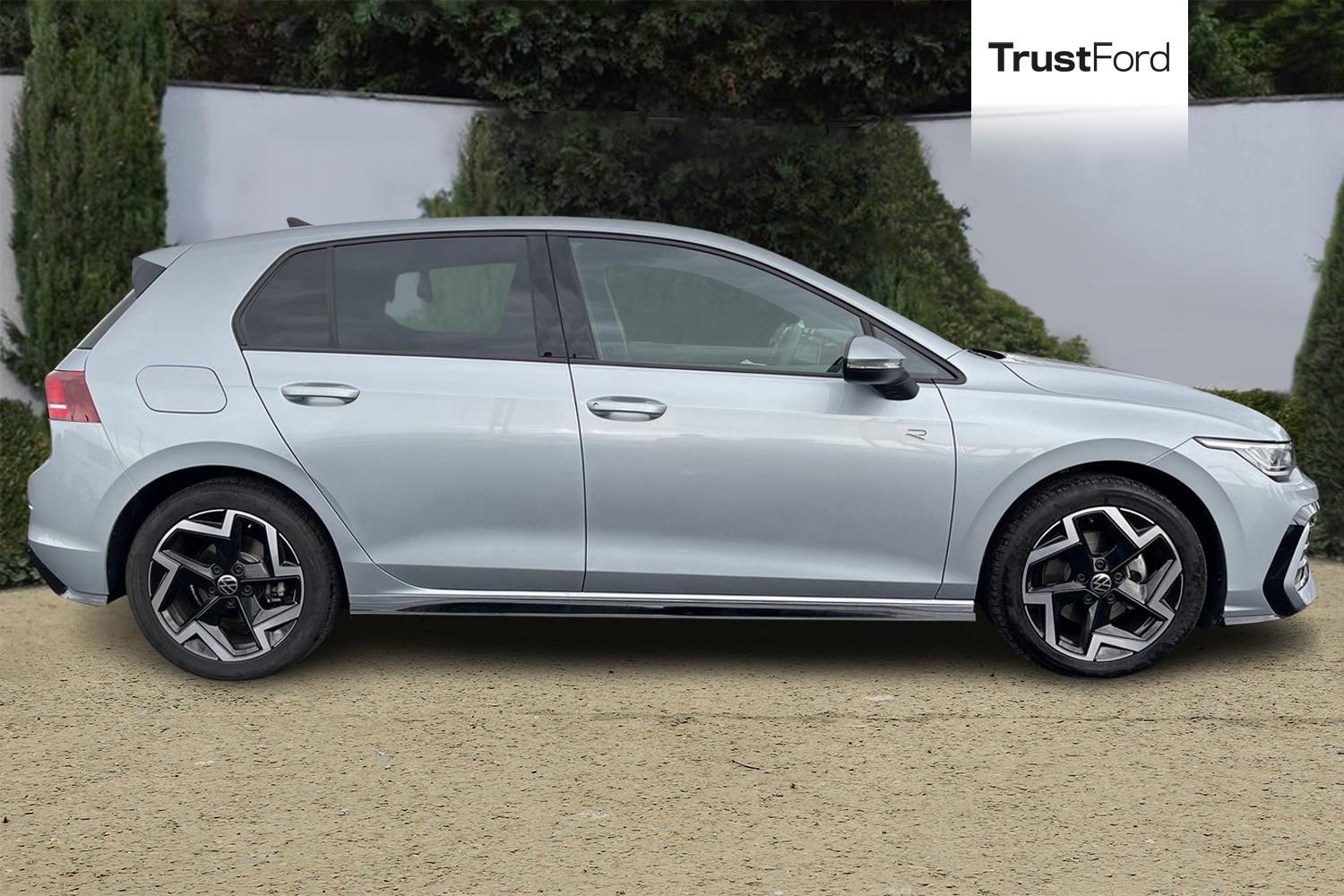 Volkswagen GOLF Photo 2