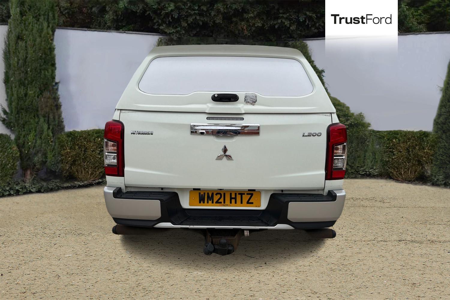 Mitsubishi L200 Photo 12