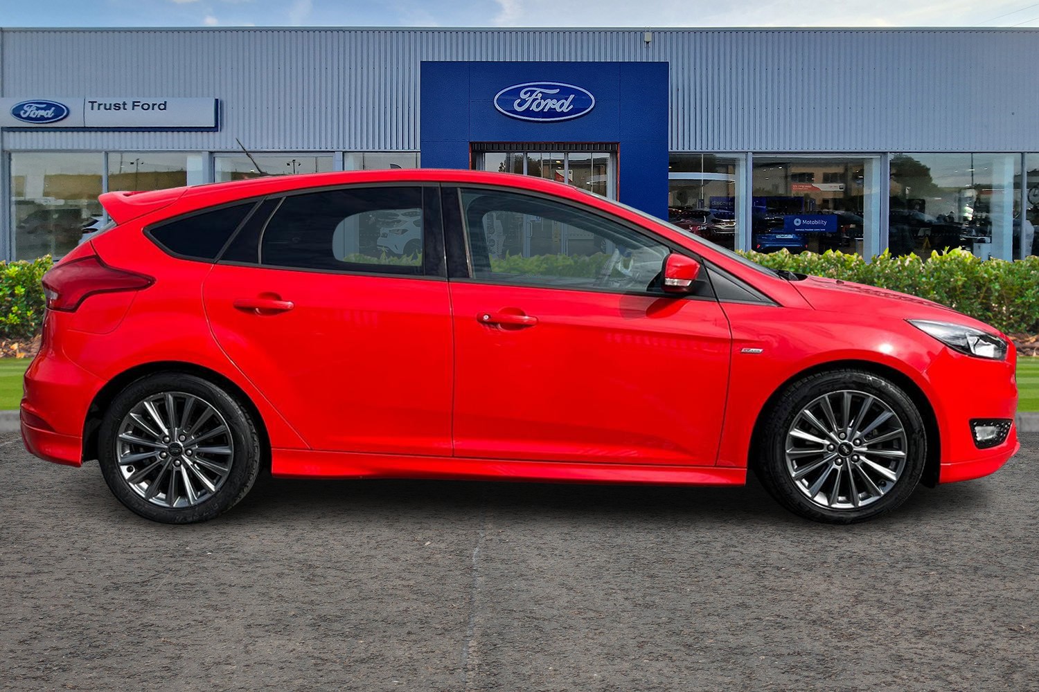 Ford FOCUS Photo 2