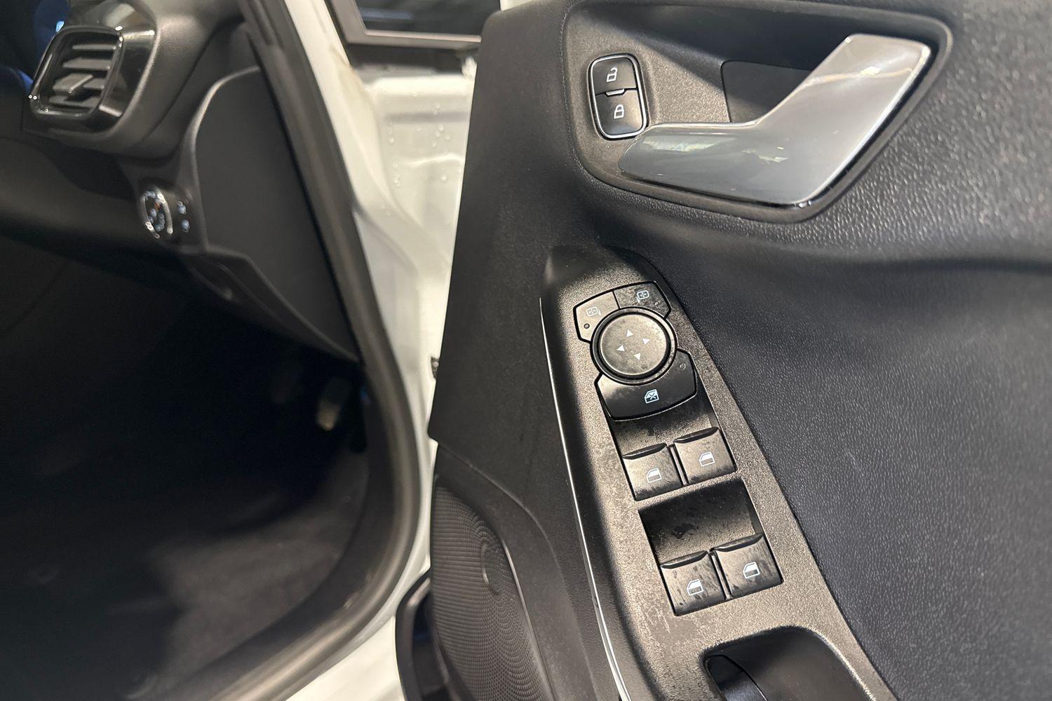 Ford FIESTA Photo 15
