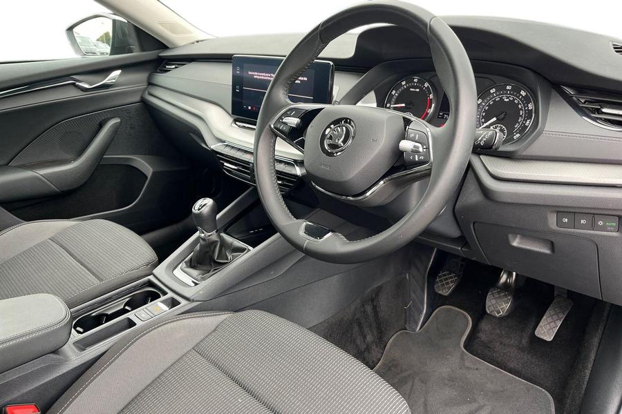 Skoda OCTAVIA Photo autoimg-4f893a89e31191af270bc11c299be723ff3b116f.jpg