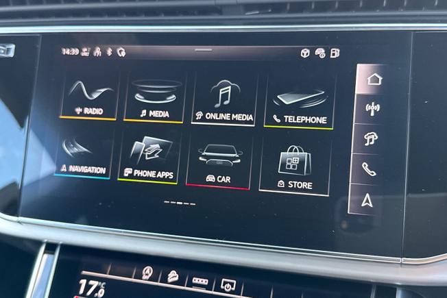 AUDI Q8 Photo 28
