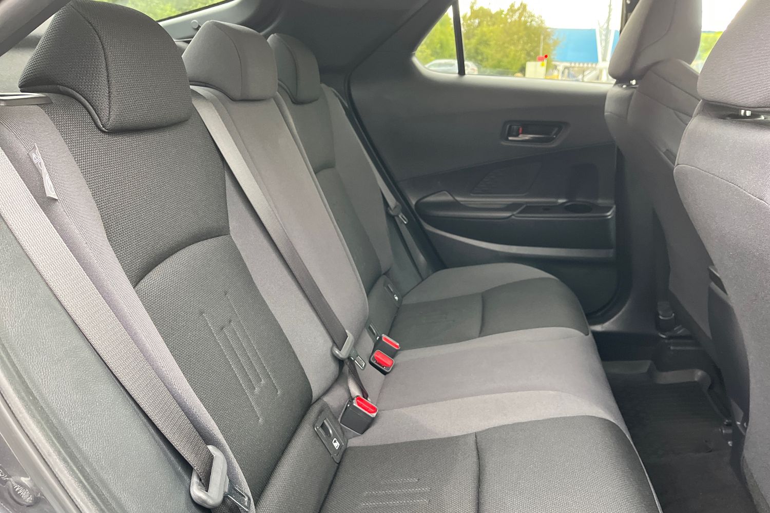 Toyota C-HR Photo 34