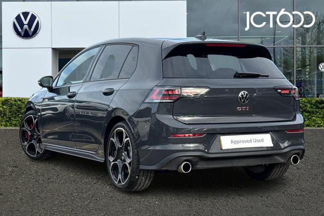 VOLKSWAGEN Golf Photo 3