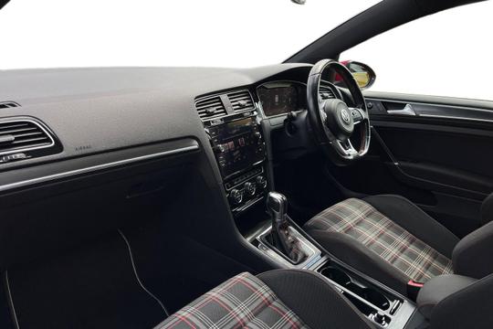 Volkswagen Golf Photo autoimg-4f9d4fe131667af891845645252625230066cb13.jpg