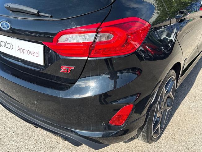 FORD Fiesta Photo 18