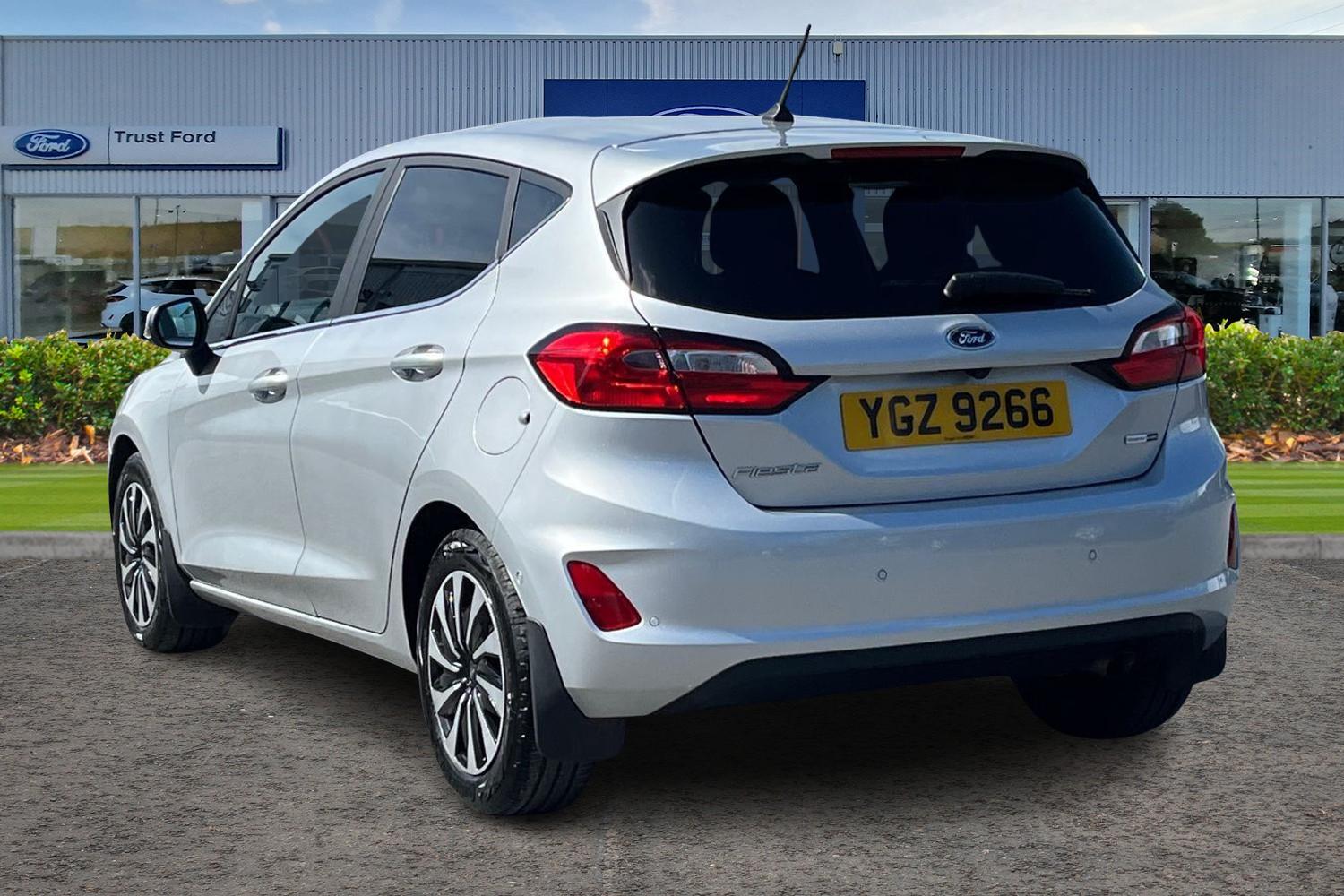 Ford FIESTA Photo 1