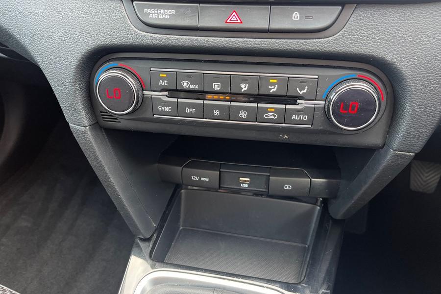 Kia CEED Photo autoimg-4fac85f7ad5275c293a0e6e4f559a22a839e235f.jpg