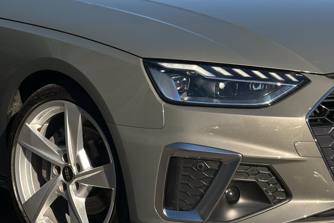 AUDI A4 Photo 19