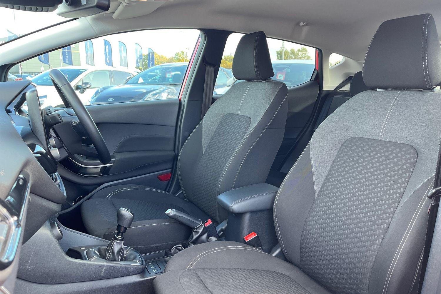 Ford Fiesta Photo 18