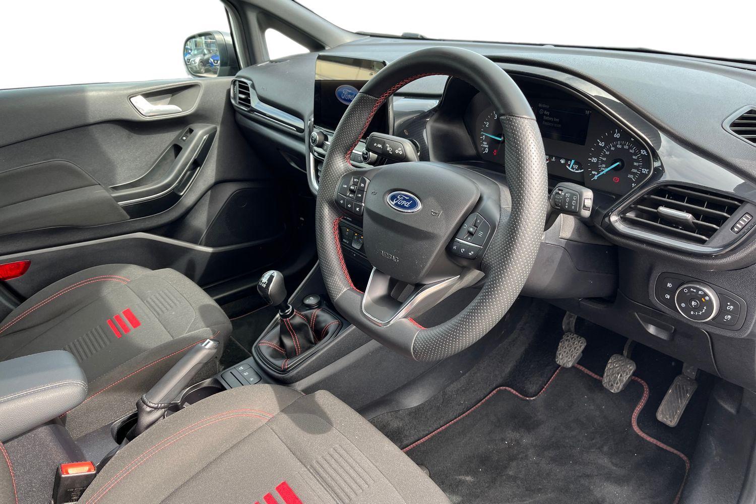 Ford FIESTA Photo 8