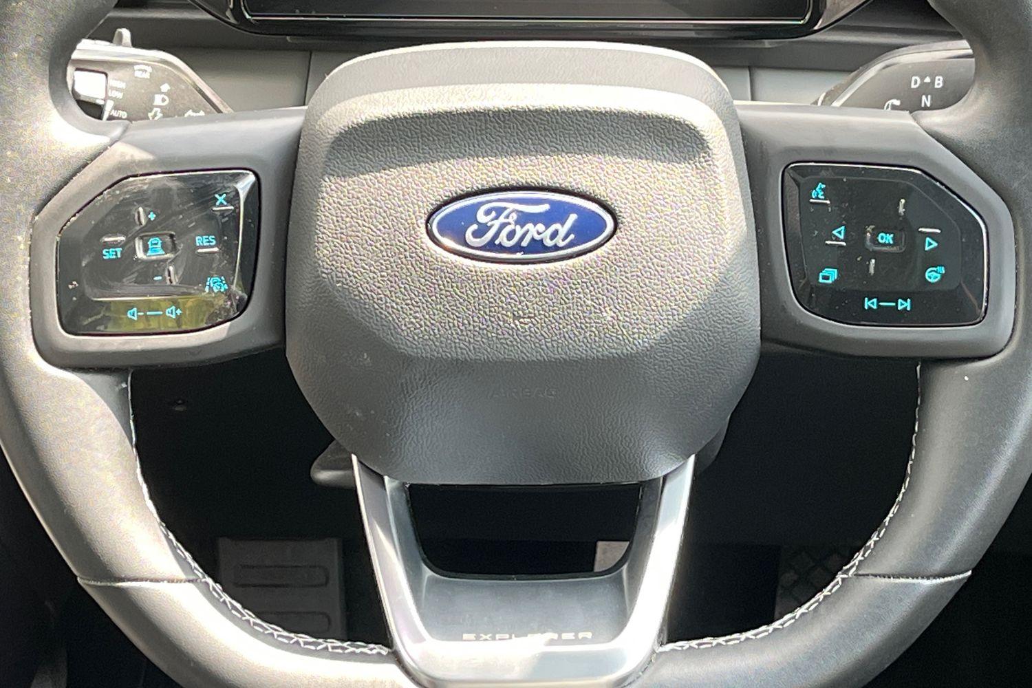 Ford Explorer Photo 11