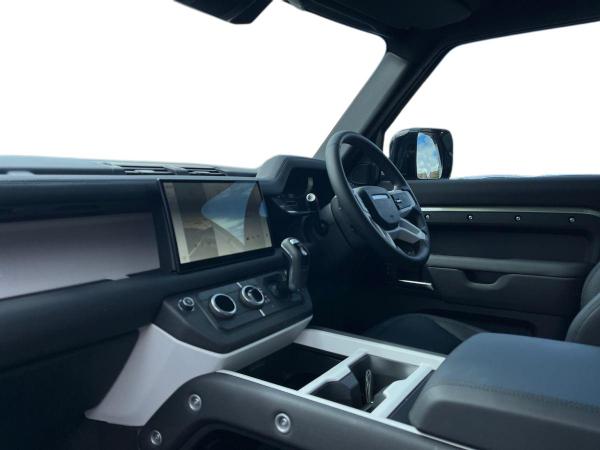 Land Rover Defender 110 Photo autoimg-4fb813ca9dbe6ba154971ea7971cc23e6af93894.jpg