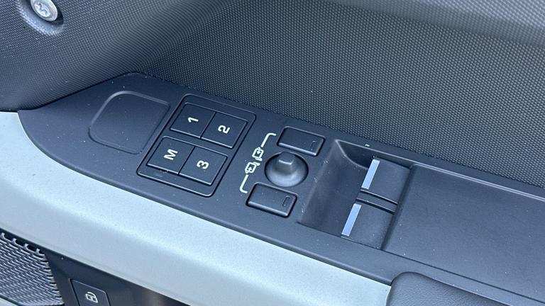 Used Land Rover Defender WJ73CWN 25