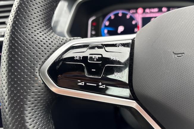 VOLKSWAGEN Tiguan Photo 16