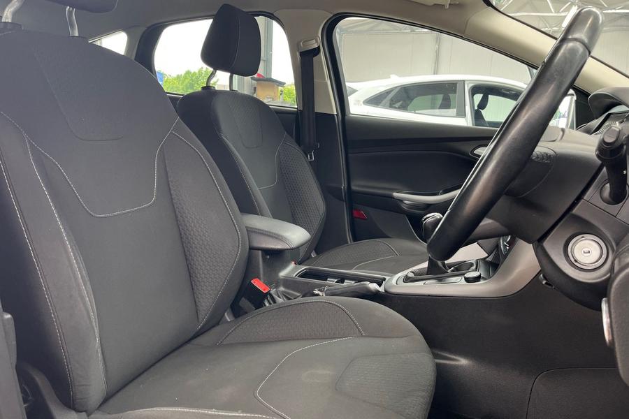 Ford FOCUS Photo autoimg-4fbd4bf978fbc9ec8027ec45cc5cb567ab7fc666.jpg