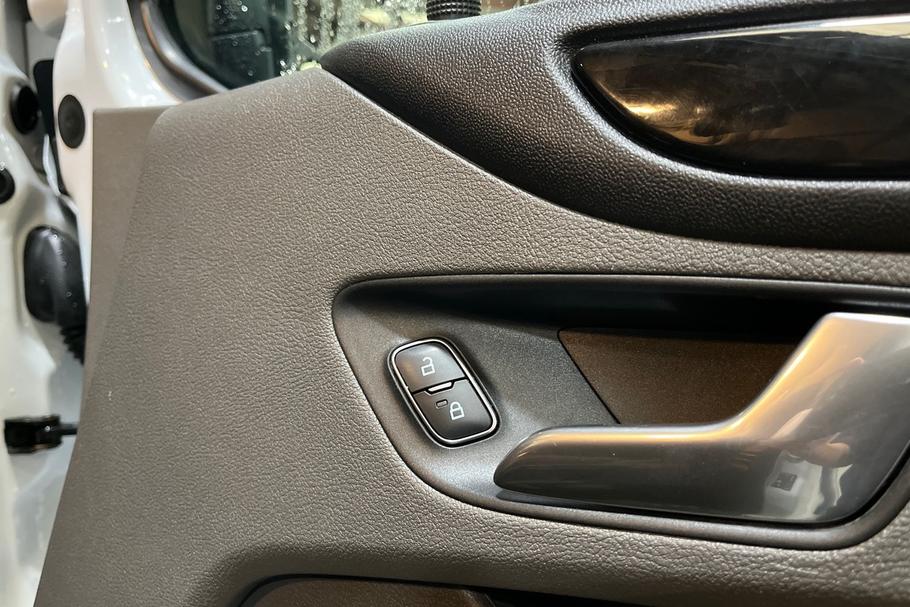Used Ford TRANSIT CUSTOM MNZ1313 16