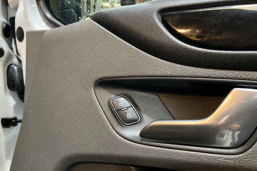 Ford TRANSIT CUSTOM Photo autoimg-4fbe32ac28e83a5d0d5eebb3a6d03acd8ad5ca9a.jpg
