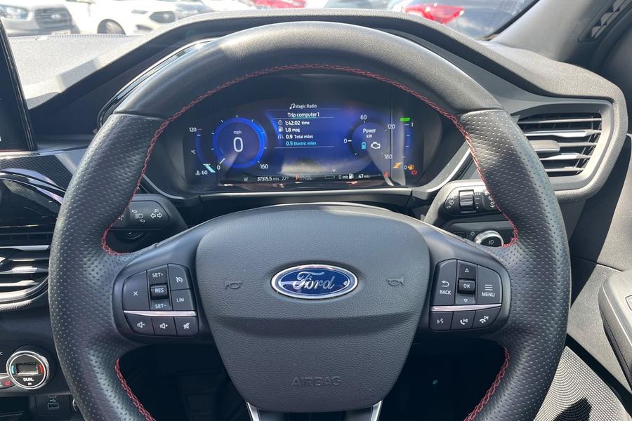 Ford Kuga Photo autoimg-4fbe7054bd5267bea9cd0961623d38b5a888f78a.jpg
