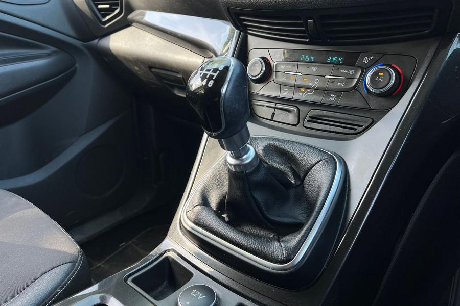 Ford Kuga Photo autoimg-4fca28f30d76a53808353ab043066188761ab623.jpg