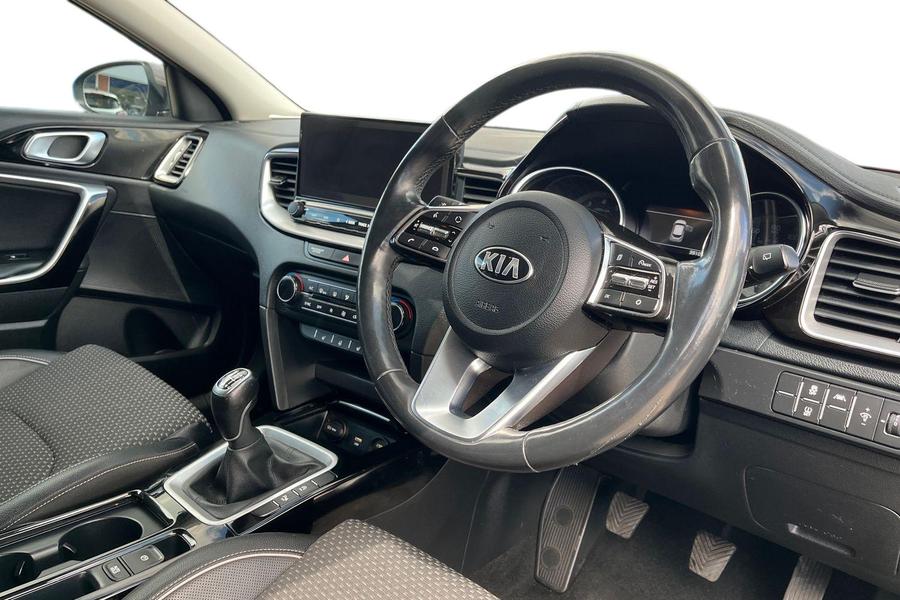 Kia XCEED Photo autoimg-4fcad3eddd1f1ab9b9065ff76f88b32ba2d4c4a5.jpg