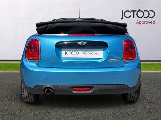 MINI Convertible Photo 7