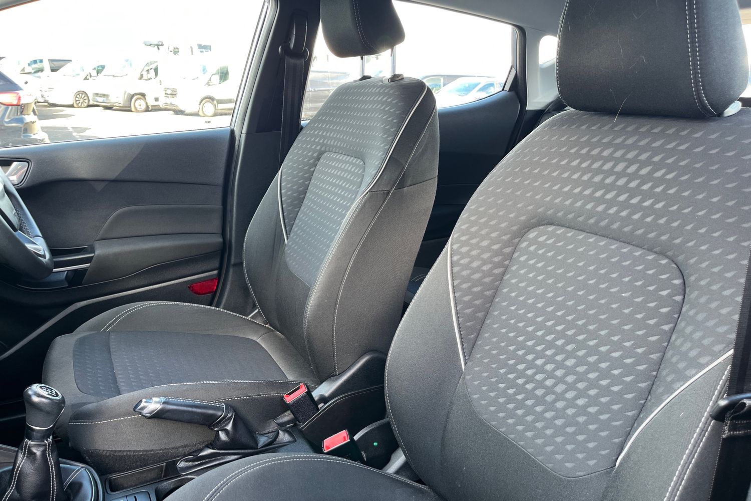 Ford FIESTA Photo 18