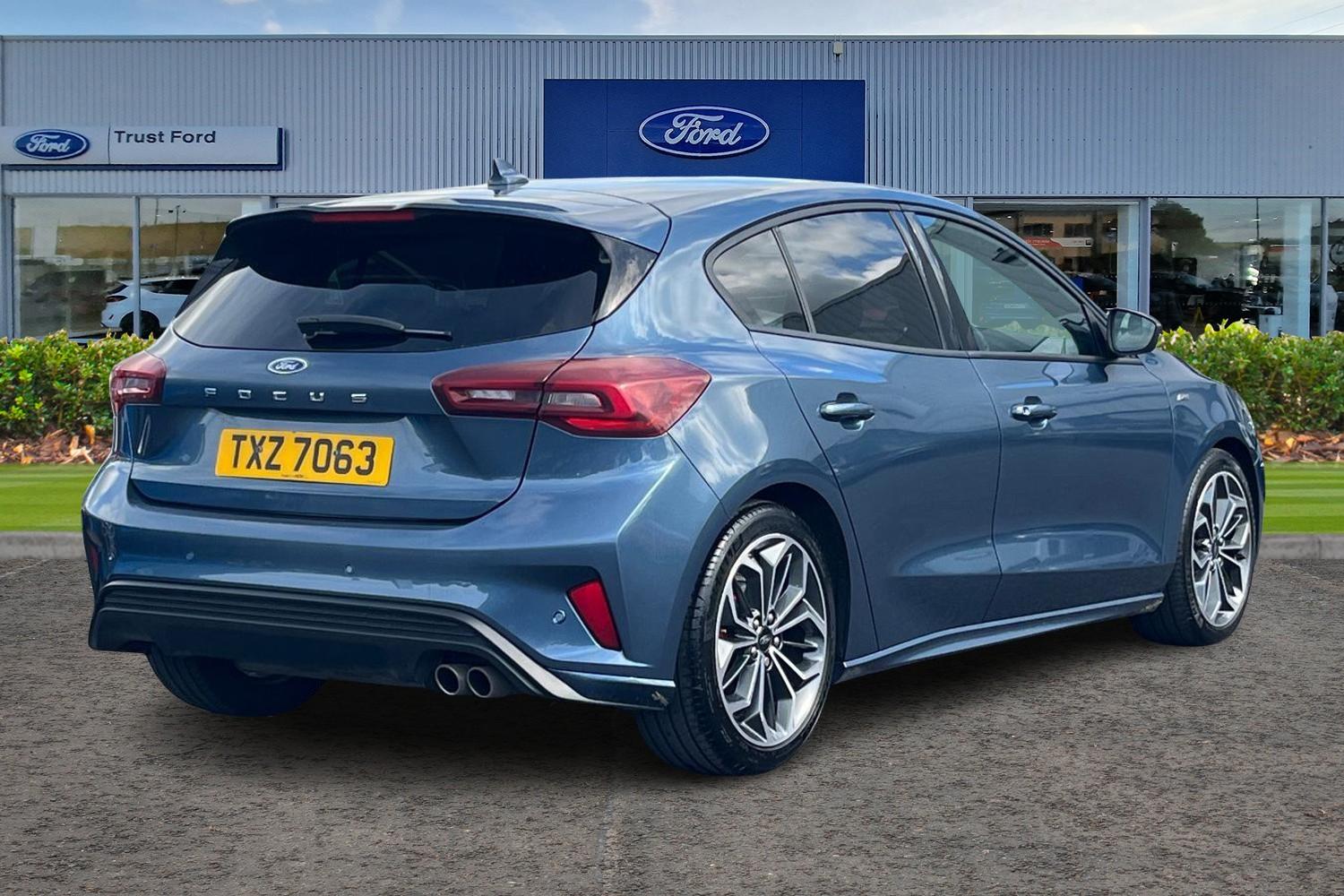 Ford Focus Photo 3