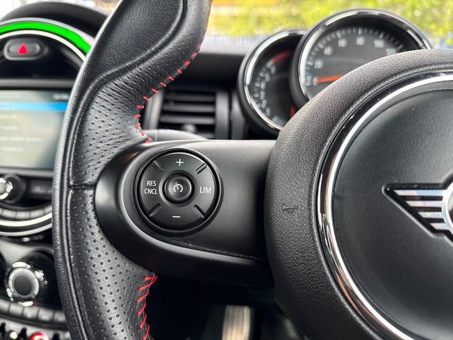 MINI Hatch Photo 16
