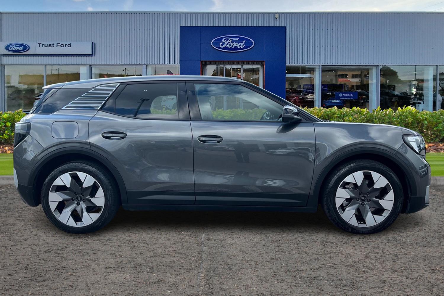 Ford Explorer Photo 2