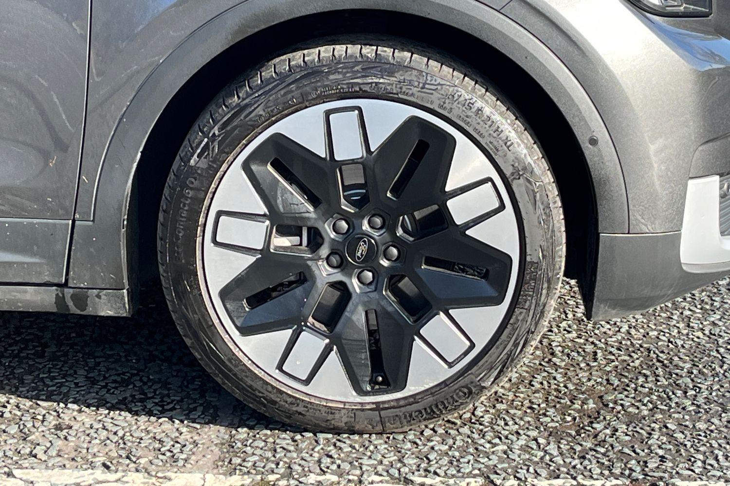 Ford EXPLORER Photo 7