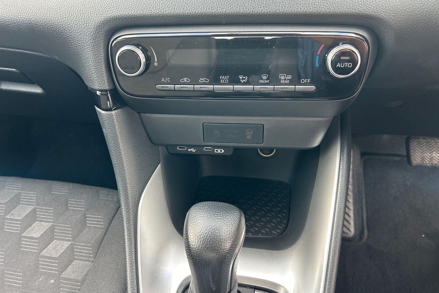 Toyota YARIS Photo 26