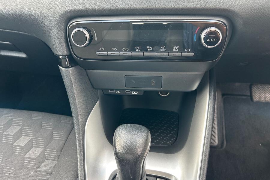 Toyota YARIS Photo autoimg-4ff2d70512a86c9e96e34200b7d1eaa08fab969b.jpg