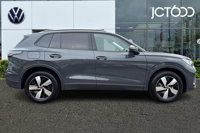 VOLKSWAGEN Tiguan Photo 4