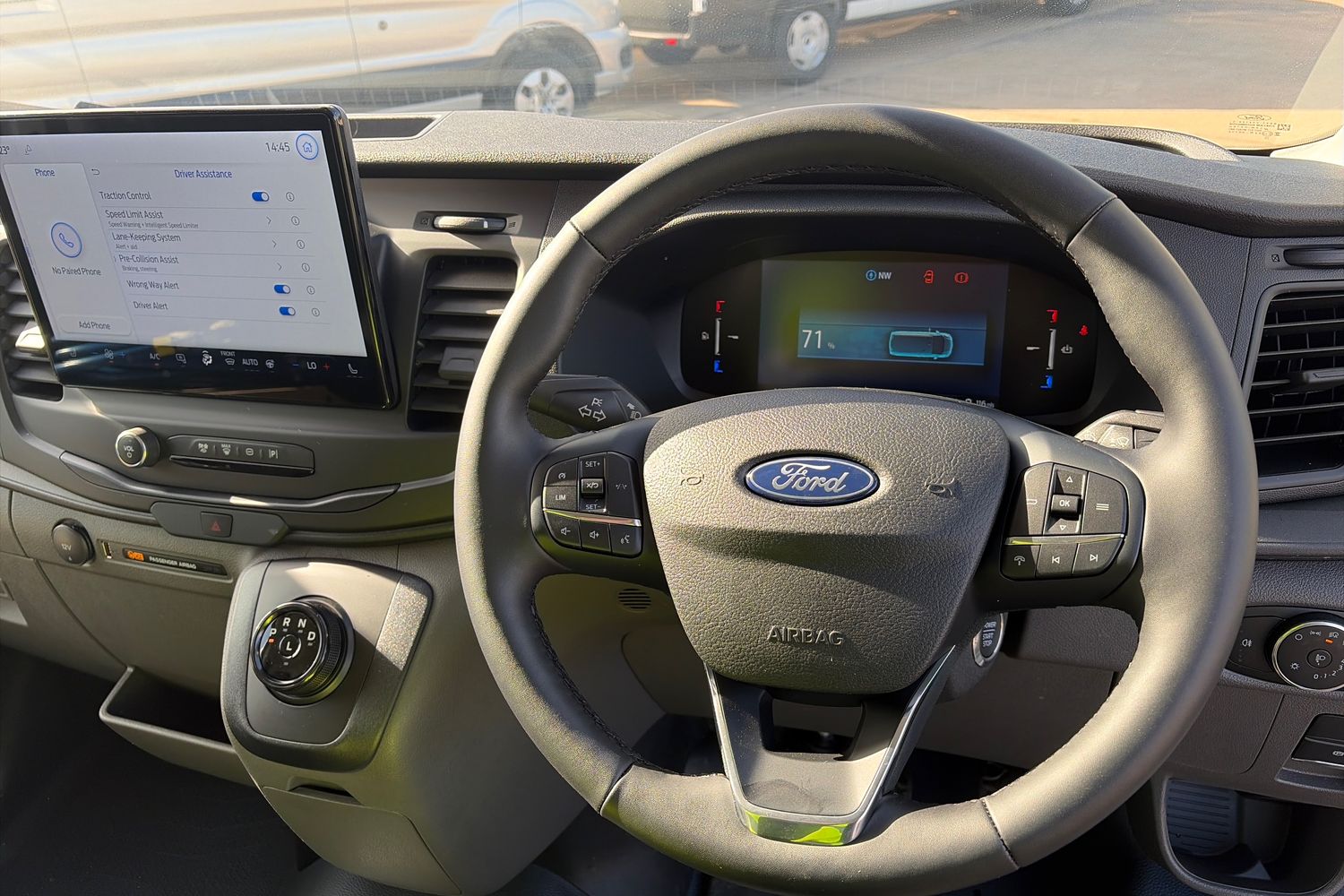 Ford E-TRANSIT Photo 40