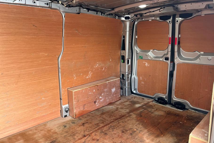 Used Ford TRANSIT CUSTOM XRZ9902 4