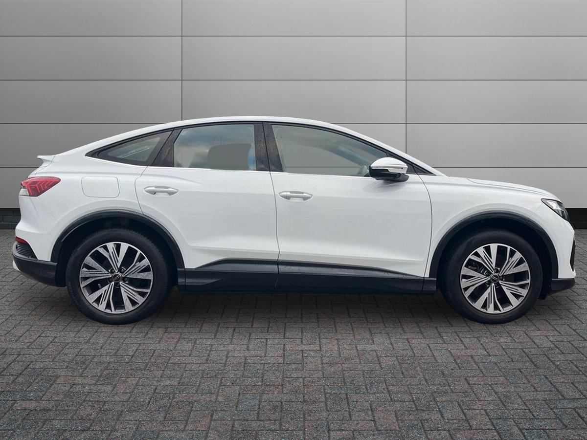 Audi Q4 e-tron Photo 5