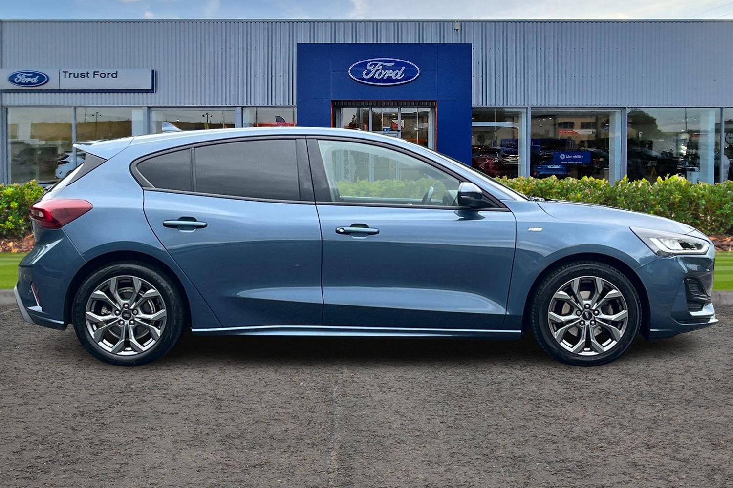 Ford FOCUS Photo 2