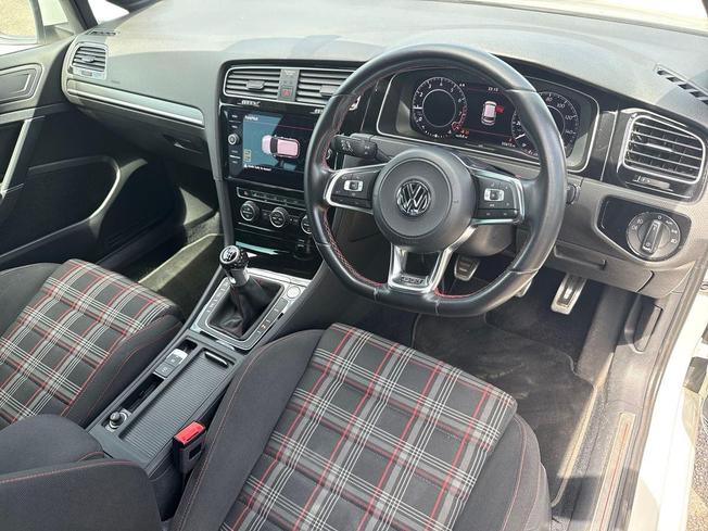 VOLKSWAGEN Golf Photo 6