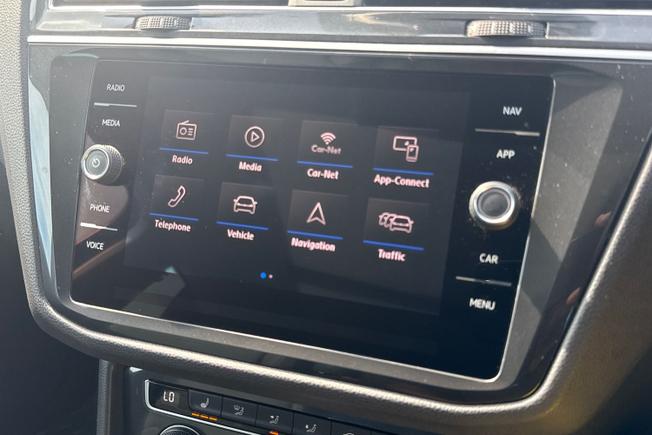 VOLKSWAGEN Tiguan Photo 13