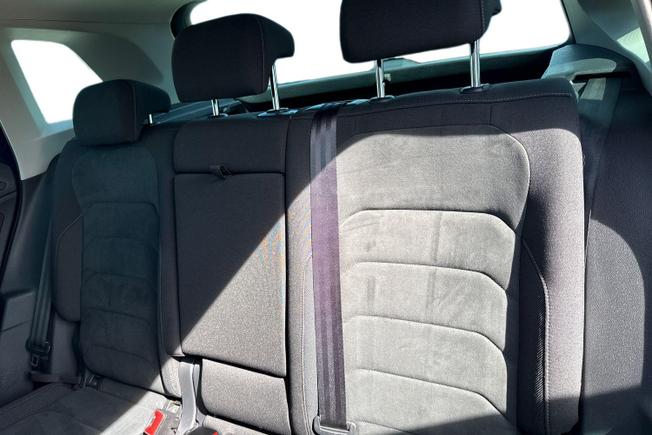 VOLKSWAGEN Tiguan Photo 9