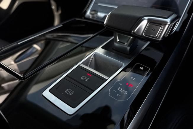 AUDI A8 Photo 22