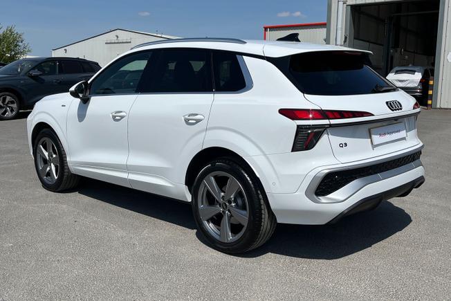 AUDI Q3 Photo 24