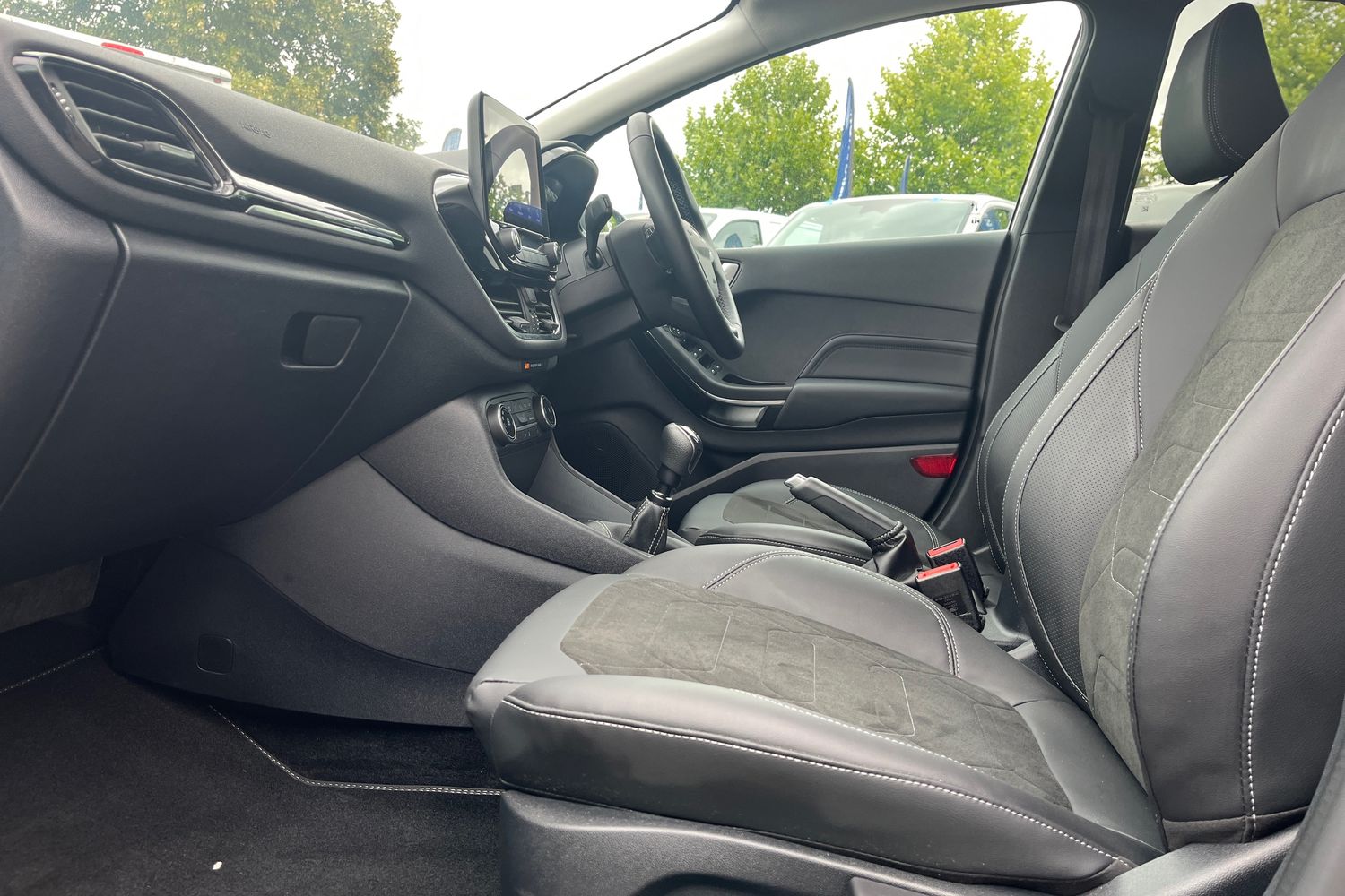 Ford FIESTA Photo 17