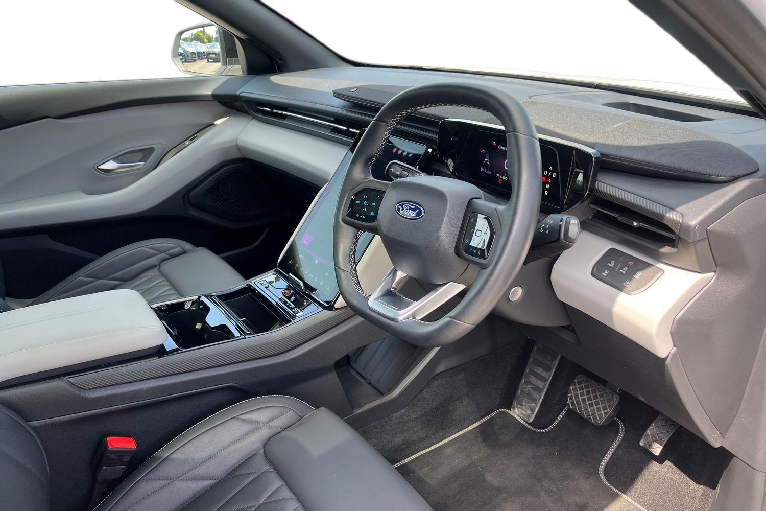 Ford Explorer Photo 8