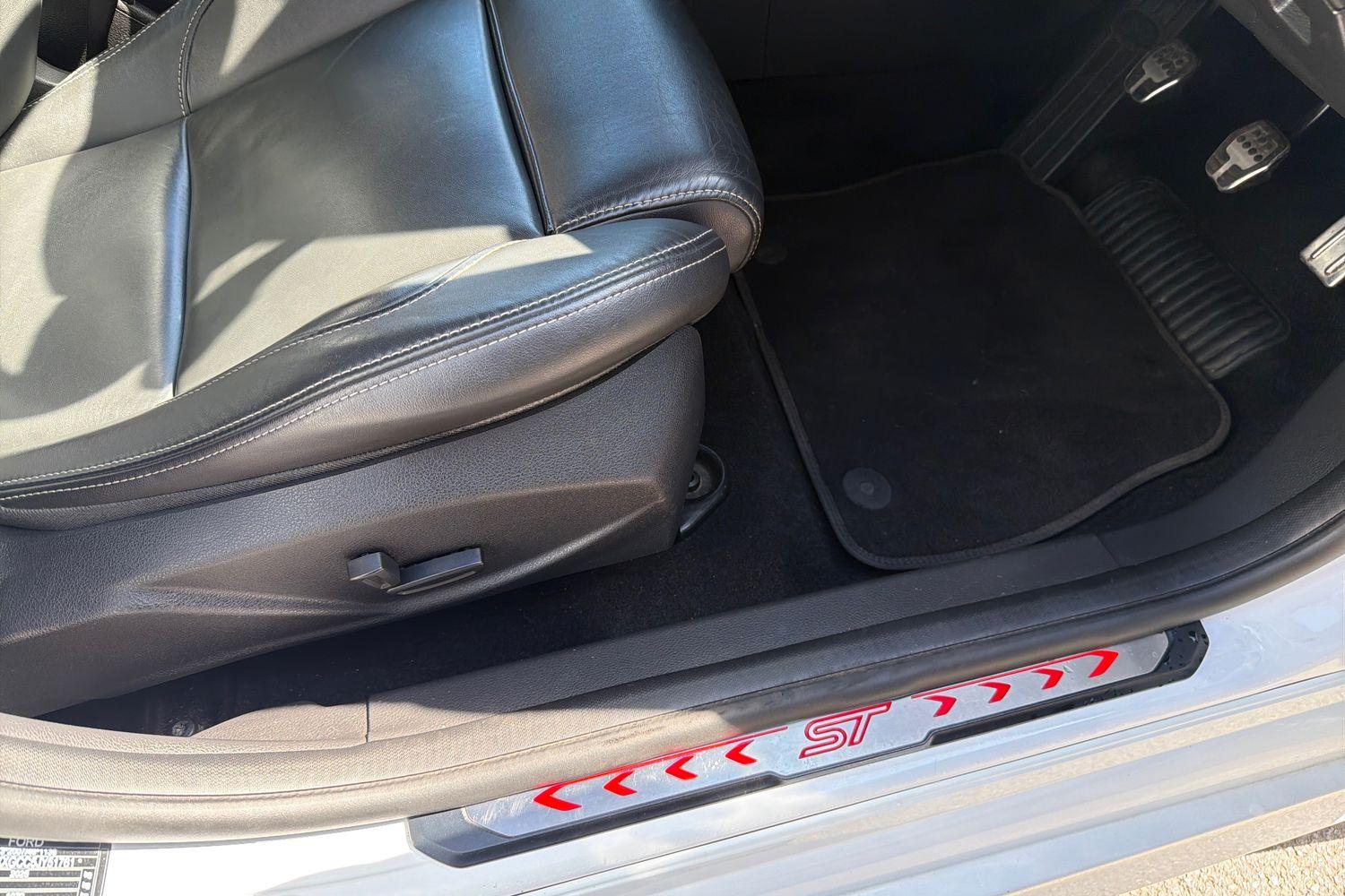 Ford FOCUS Photo 23