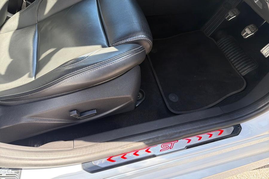 Ford FOCUS Photo autoimg-502f058b1f14246d52a33a18c3f21a4f09794f98.jpg