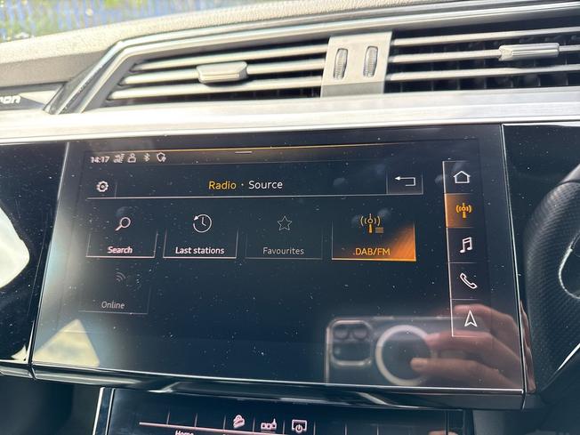 AUDI e-tron Photo 42