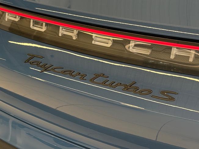 PORSCHE Taycan Photo 45