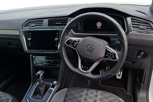 VOLKSWAGEN Tiguan Photo 11